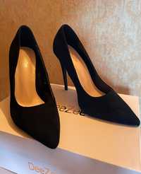 Черни елегантни обувки на висок ток + 2 БР. резервни тапи за ток