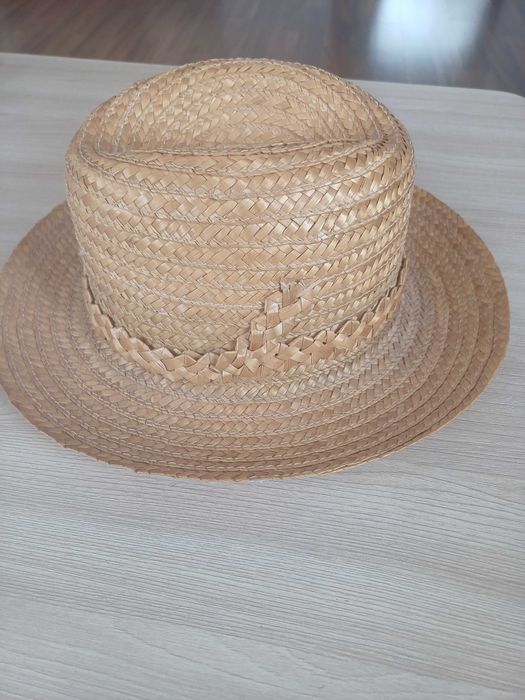 Diverse palarii din paie noi