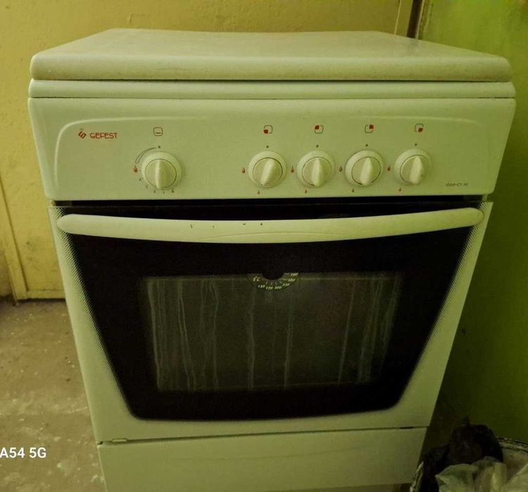 Срочно продаю  Газовая плита Gefest