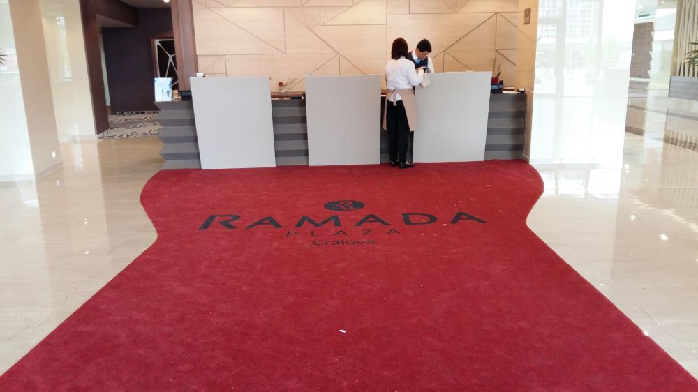 Montaj mocheta si covor Pvc,cât și curățat profesional mocheta