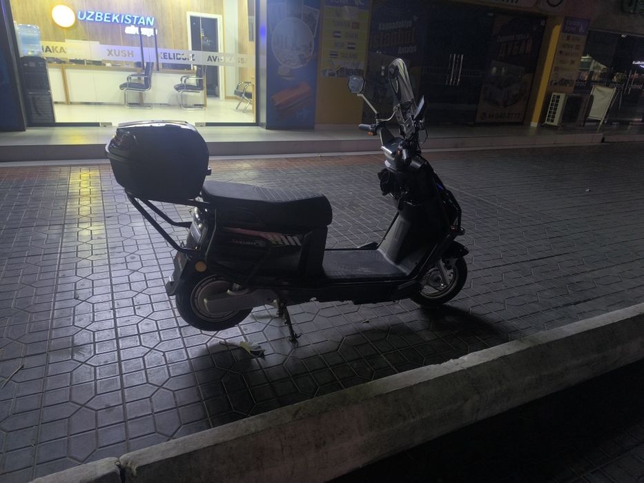 Скутер 8ой гарантияси бор