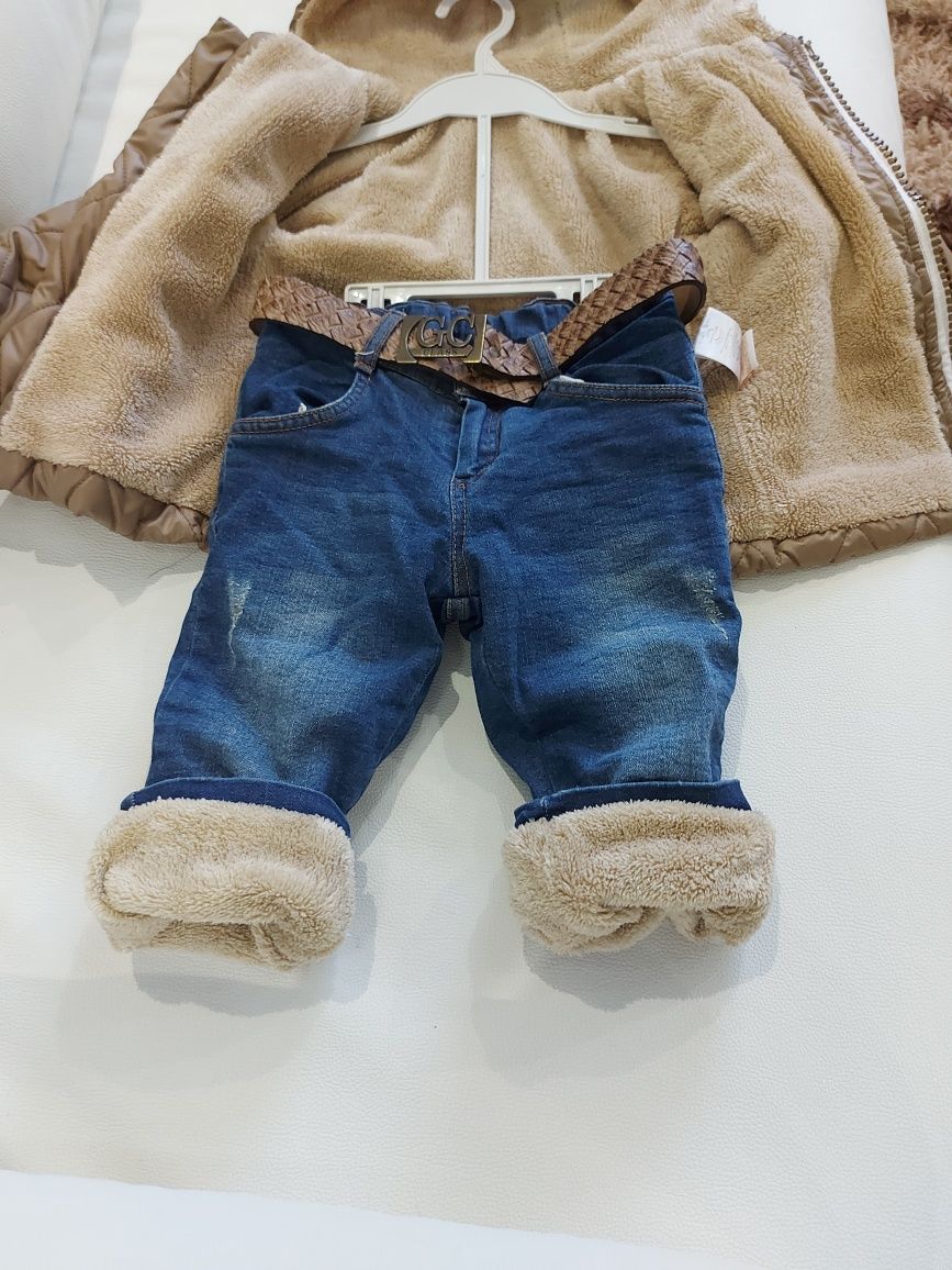Детский весенний  комплект тёплой куртки и джинсов.
