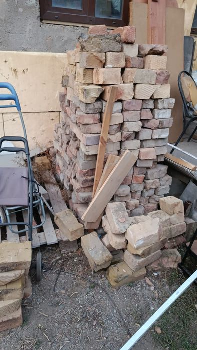 Отдам кирпичи даром