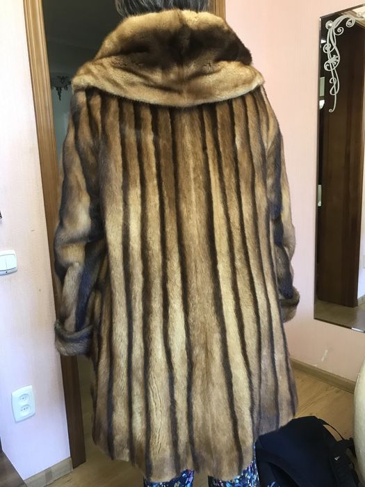 Шуба норковая до колена с большим красивым воротником