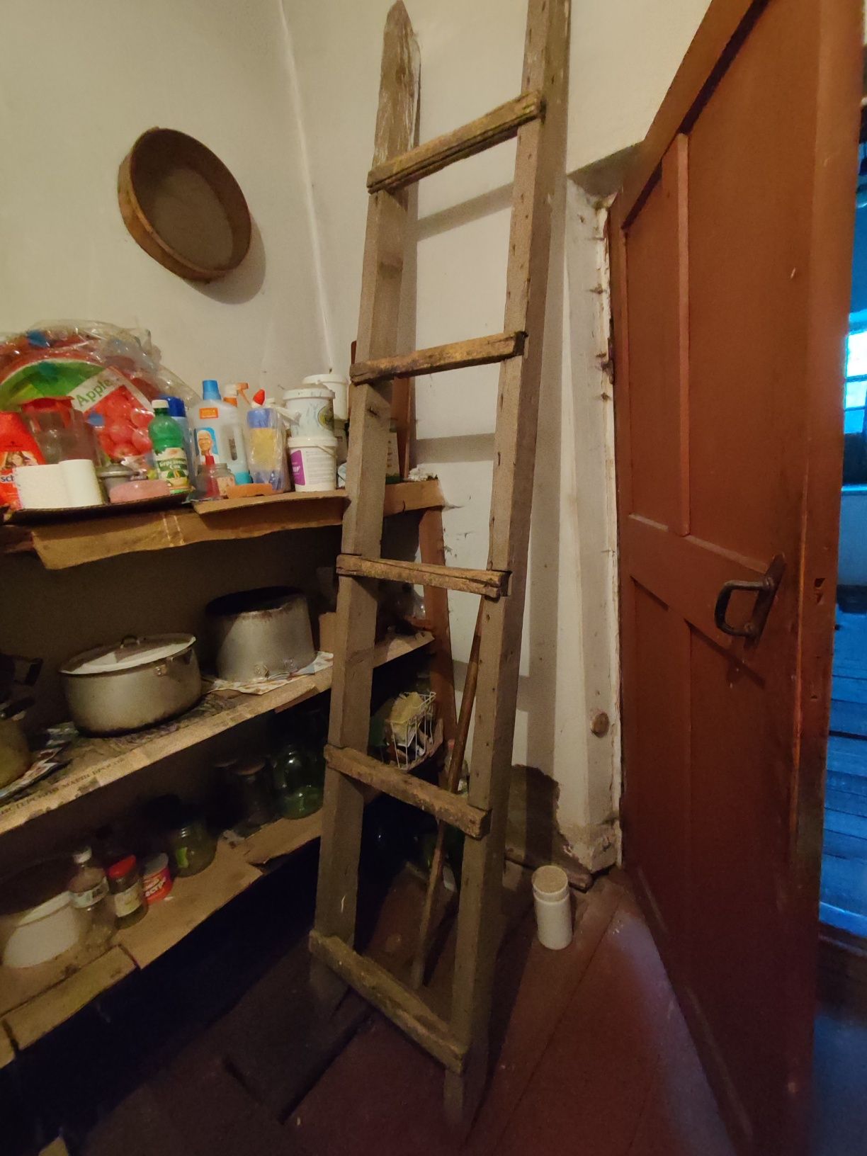 Продам деревянную лестницу