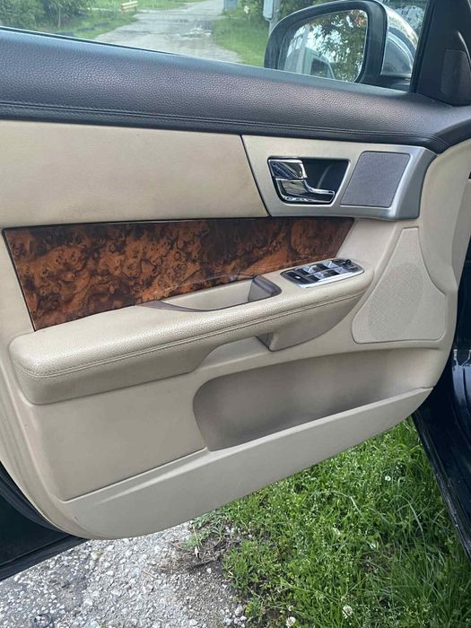 Перфектен Ягуар, Jaguar XF