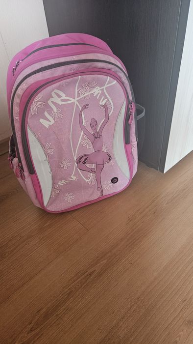 Ученическа раница с анатомичен гръб+ подарък