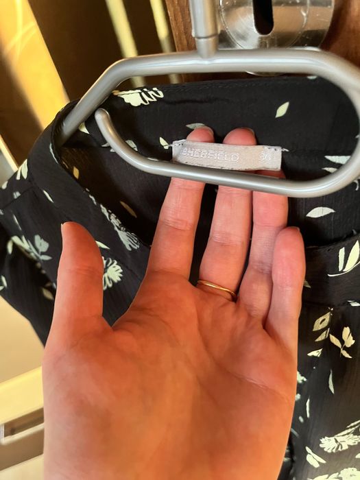 Рокля със зелени цветя