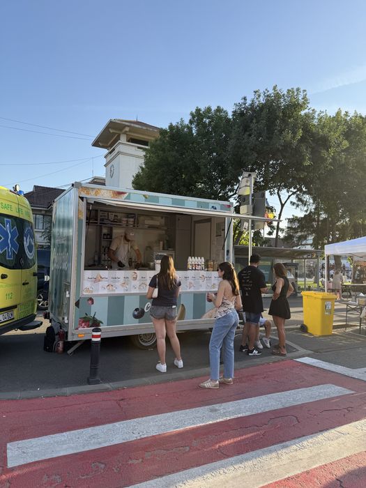 Rulota food truck clatitarie de vanzare