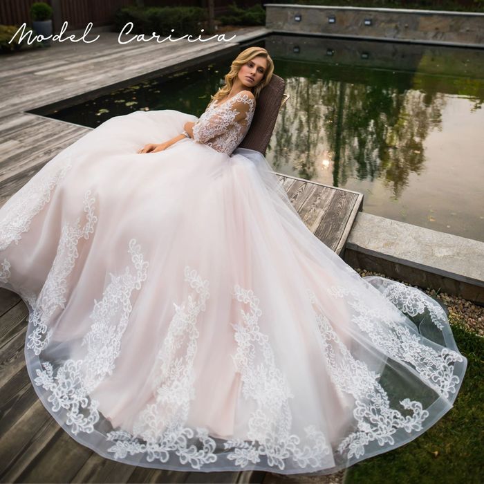 Vând rochie de mireasă , cu trenă, nouă, marca Morpho