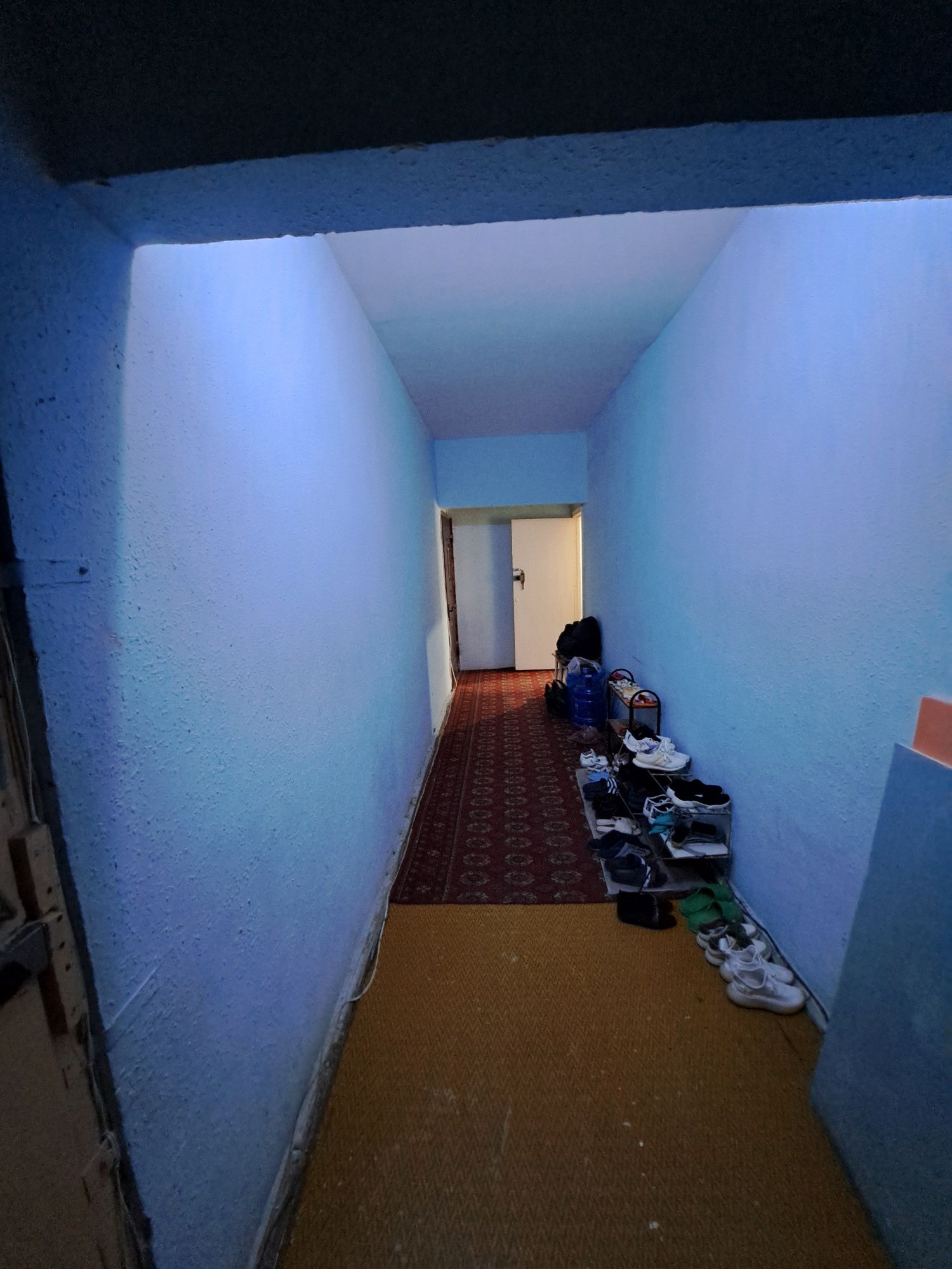 TTZ 4.2 xonali uy SOTILADI.5 etaj.korzinka  Inbazar bor pastda.