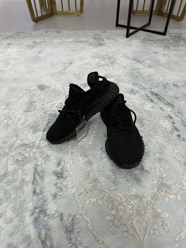 Adidasi yeezy boost