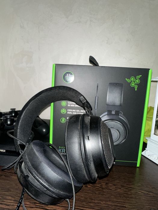 vand casti razer impecabil cu cutie