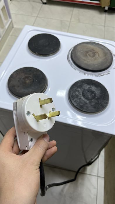 Продам Плиту электрическую Бу, для Кухни срочно!