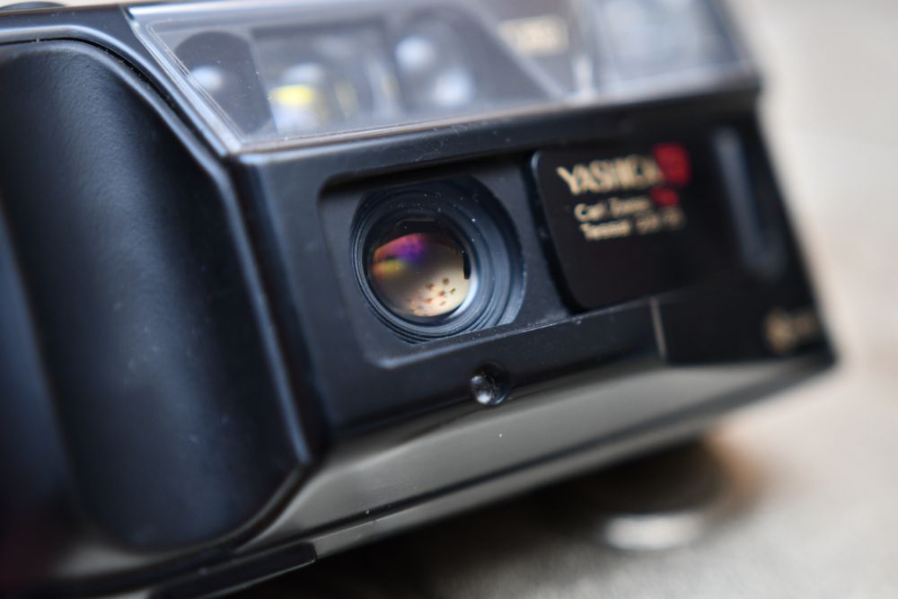Лентов фотоапарат Yashica T3