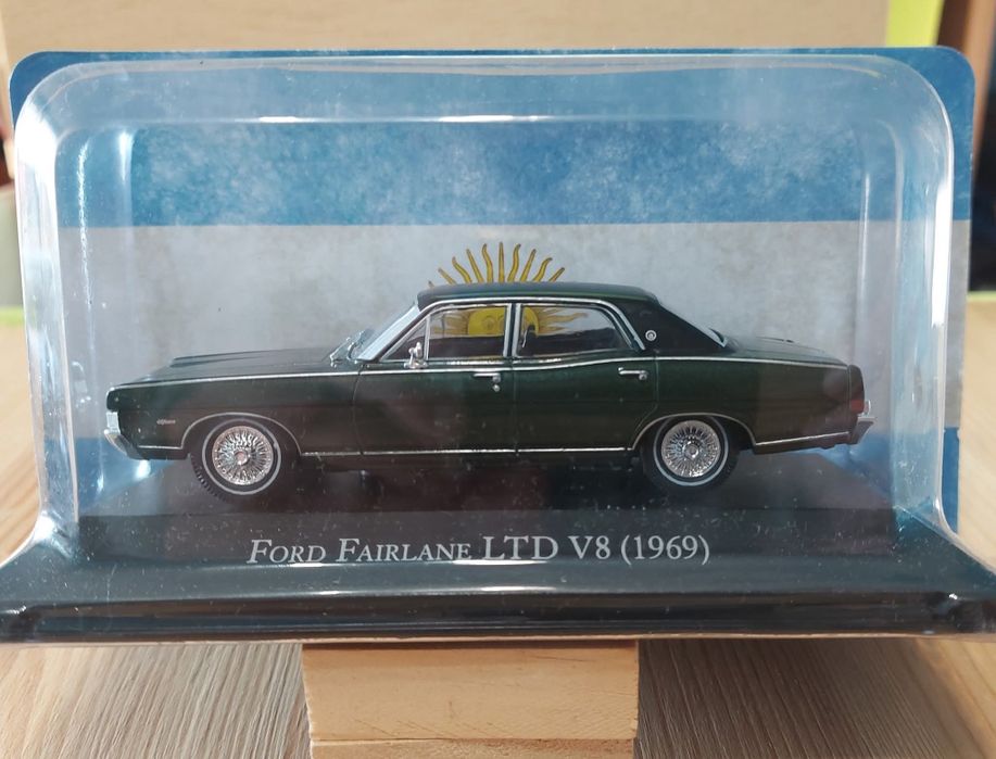 Ford Fairlane LTD V8 1969. Цена: 30лв. Метал и пластмаса. В опаковка.