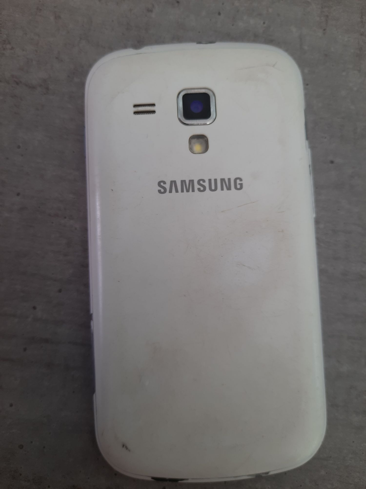 Samsung Galaxy S Duos S7562