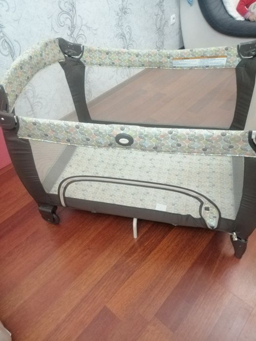 Продам манеж Graco