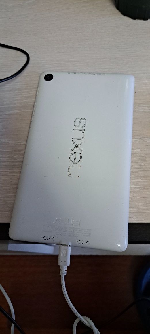Tableta Nexus Asus .Se vinde de piese