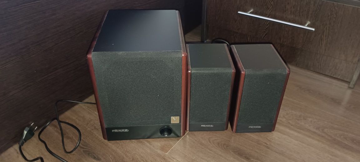 Продам сабвуфер и колонки Microlab