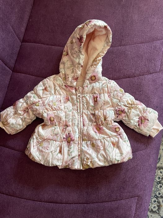 Geaca next 68 plus 3 perechi ghete 15 si 2 perechi de pantaloni