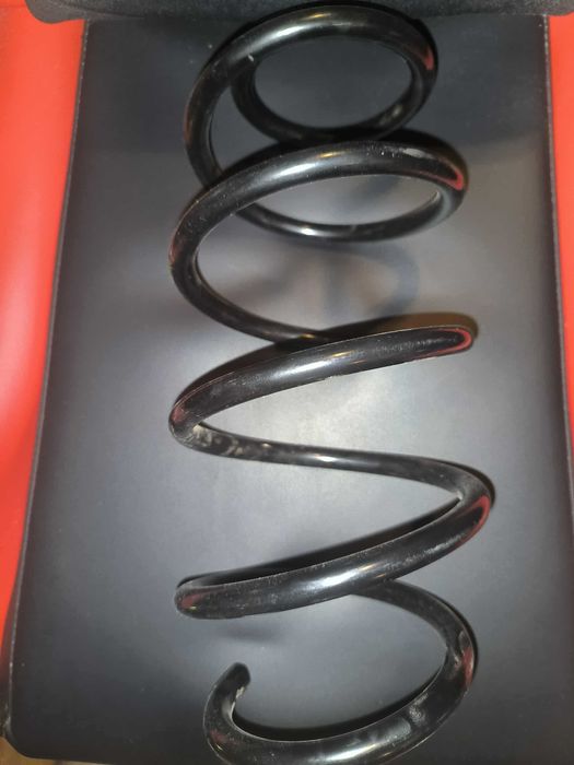 Предни Пружини LESJOFORS
парт номер: 4035766