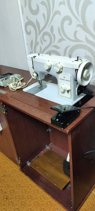 Швейная машинка "Чайка-142"