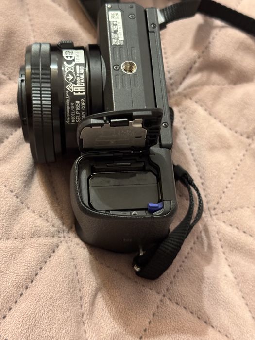 Sony A6300 – cameră mirrorless 4K | stare excelentă + 2 baterii cadou!