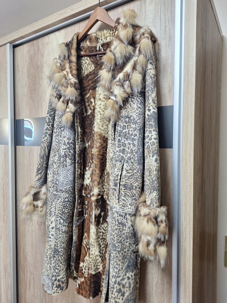 Vând cojoc blană naturală. Mărimea 42.