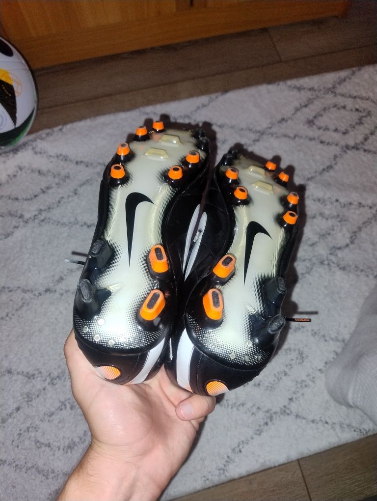 Ghete de fotbal profesionale Nike Tiempo Legend 4