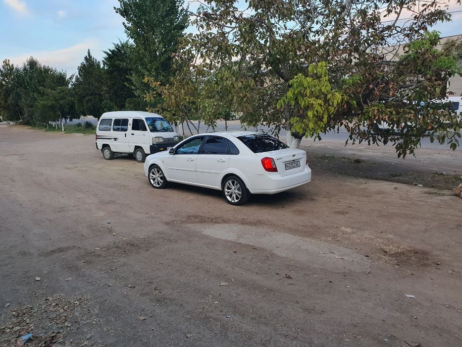 Lacetti 2011 srochni sotiladi