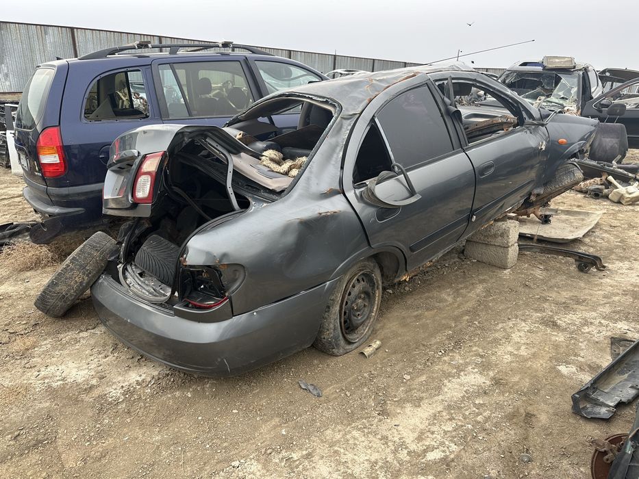 Nissan Almera 2003, 1.6 по зап
