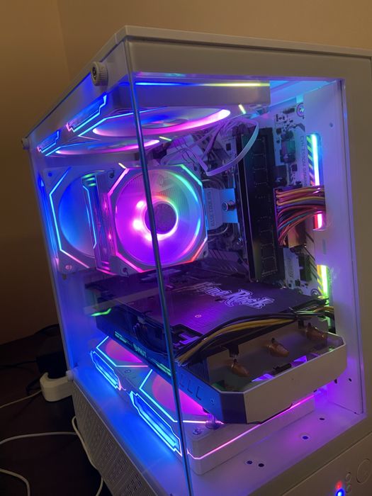 Продам 2 компьютерных корпуса