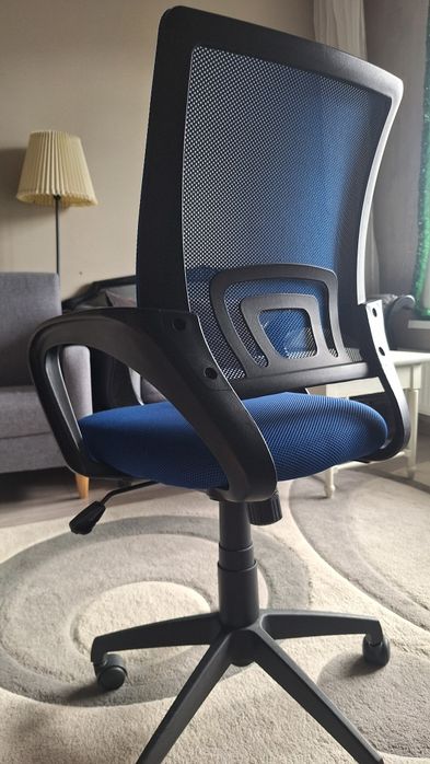 Работен офис стол Carmen 7050 – син, отлично състояние