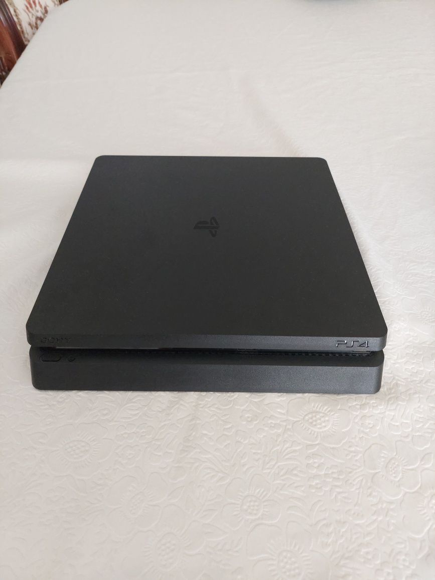 Playstation 4 slim