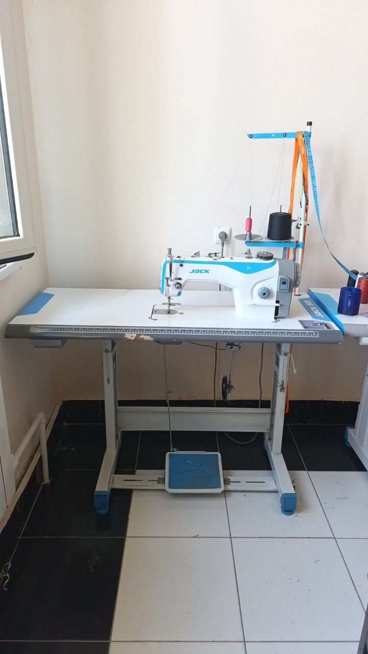 JACK f4 Tikuv mashinkasi  Averlok E4 sotiladi