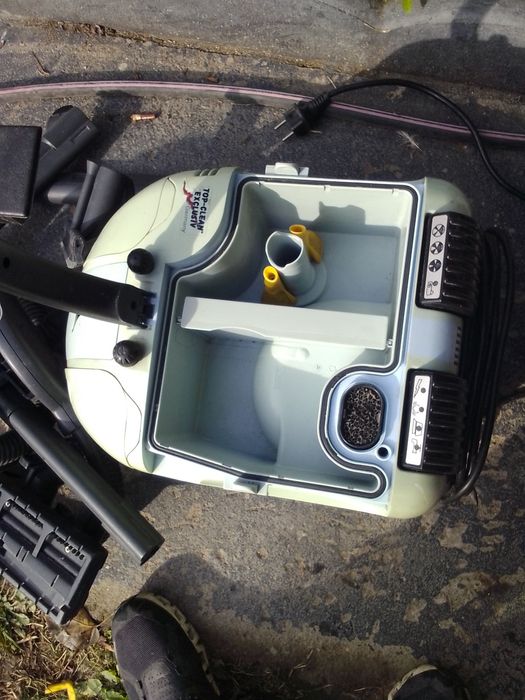 Vând aspirator cu abur,cu injecție