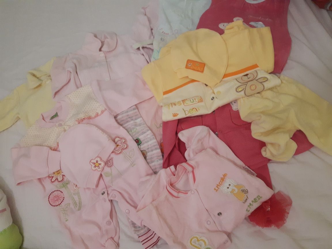 Лот от дрехи за бебе 0-6 месеца