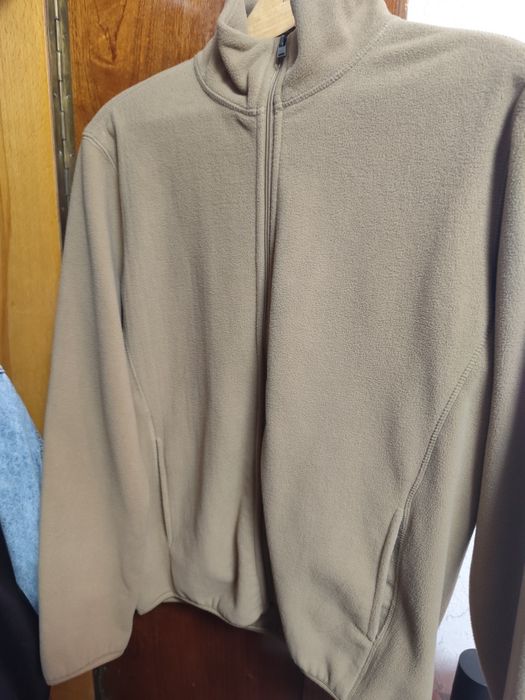 Флисовая бежевая куртка