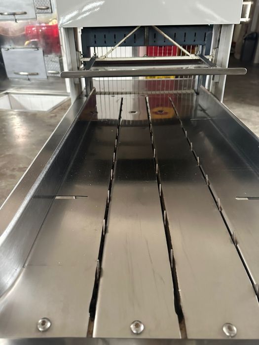 Vând feliator de pâine