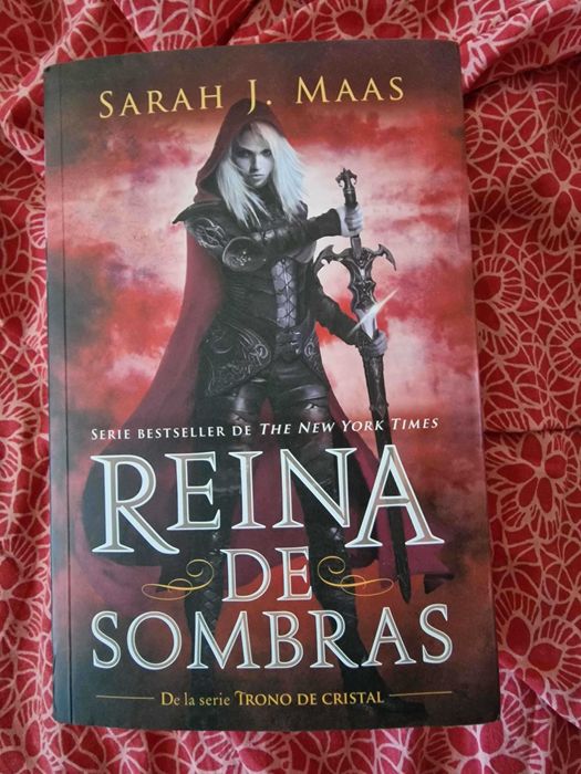 Фентъзи поредица "Стъкленият трон" на испански език, чисто нови