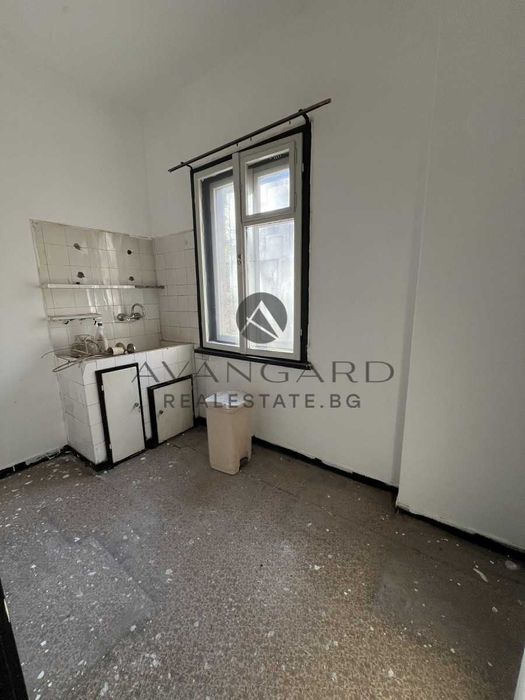 Продава се Четиристаен апартамент в Пловдив, Център - 159 кв.м за 1876 €/кв.м - Снимка #7