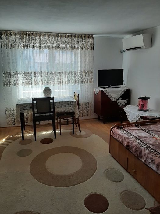 Casa,vila cu doua corpuri de casa,zona excelenta.