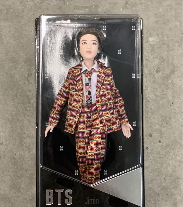 Papusa BTS Mattel Jimin noua