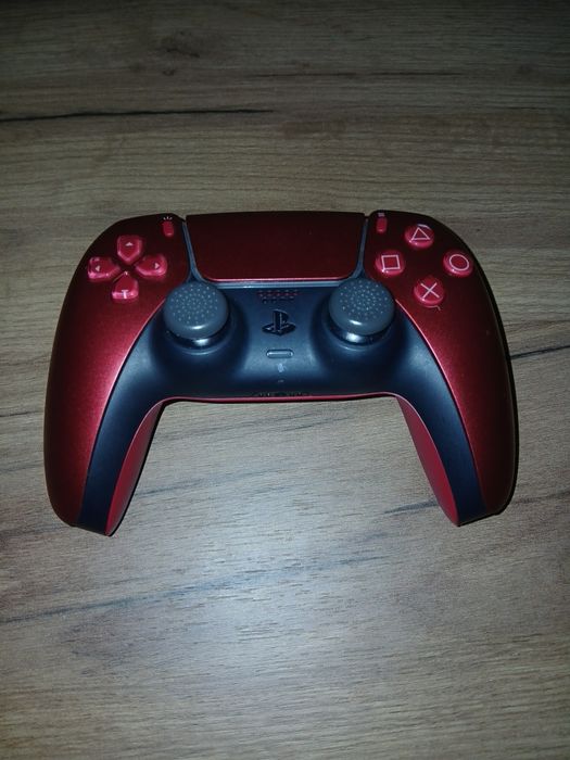 Controller PS5 DualSense Roșu – Ca nou, fără zgârieturi!