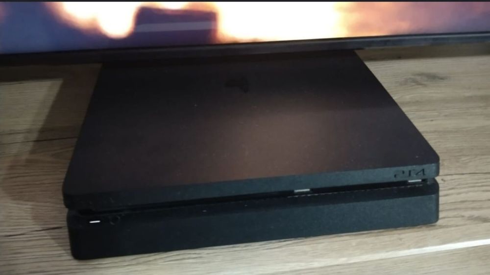 Продаю пс4 Слим 500гб, отличное состояние - много игр