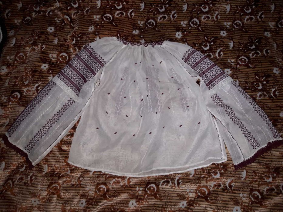 Ie si catrință costum popular