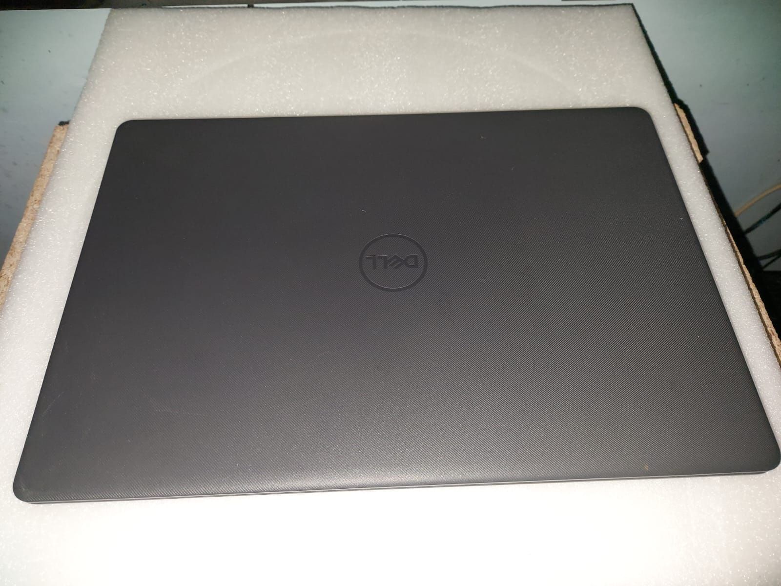 Vand laptop Dell Latitude 3500, i5, generatia 11, ram 16gb ddr4