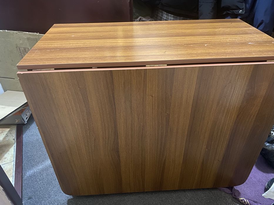 Продам срочно стол в идеальном состояние