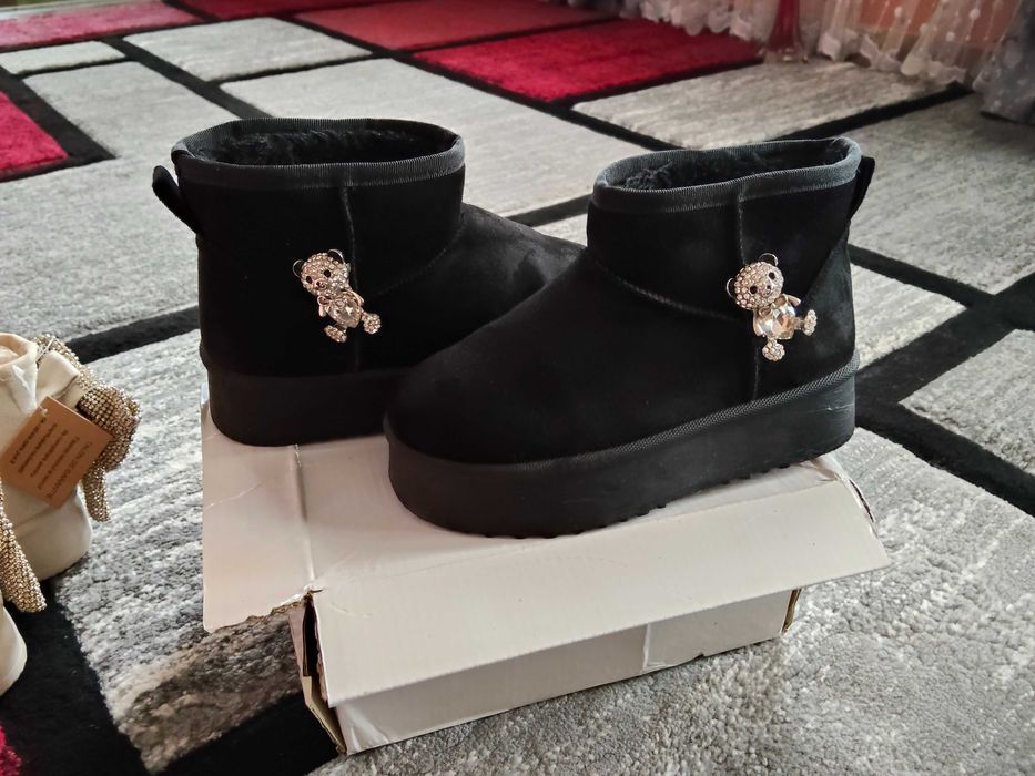 UGG 31 fetite impecabile